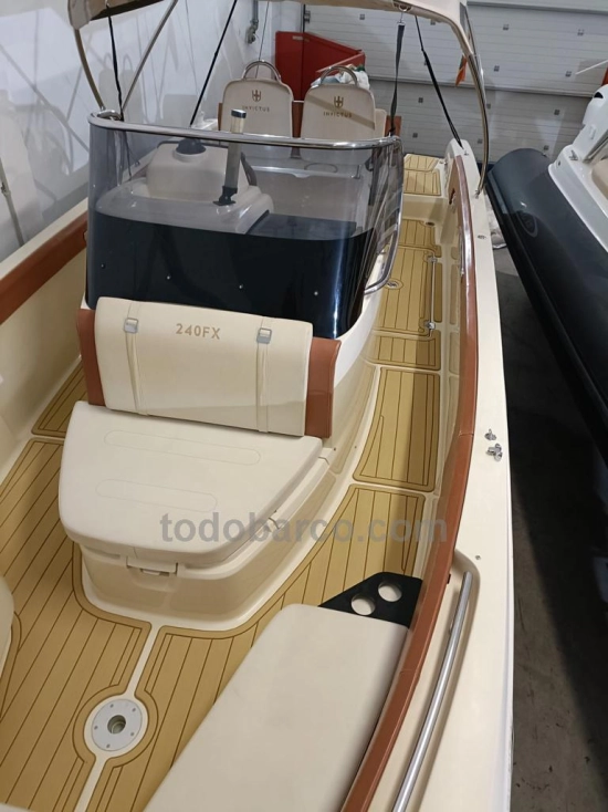 Invictus Yacht 240 FX preowned for sale