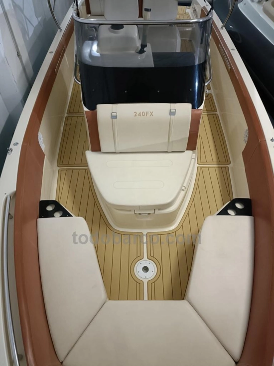 Invictus Yacht 240 FX preowned for sale