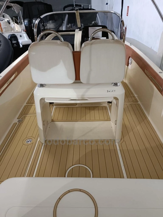 Invictus Yacht 240 FX preowned for sale