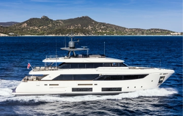 Custom Line Navetta 33m d’occasion à vendre