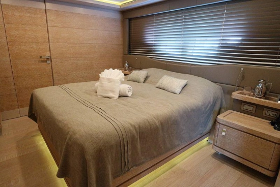 Custom Line NAVETTA 33 gebraucht zum verkauf