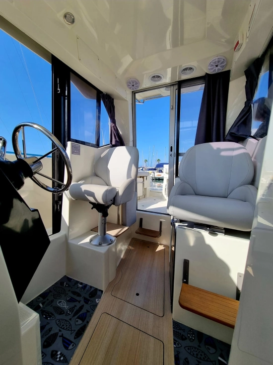 Quicksilver Pilothouse CAPTUR 705  SMART gebraucht zum verkauf