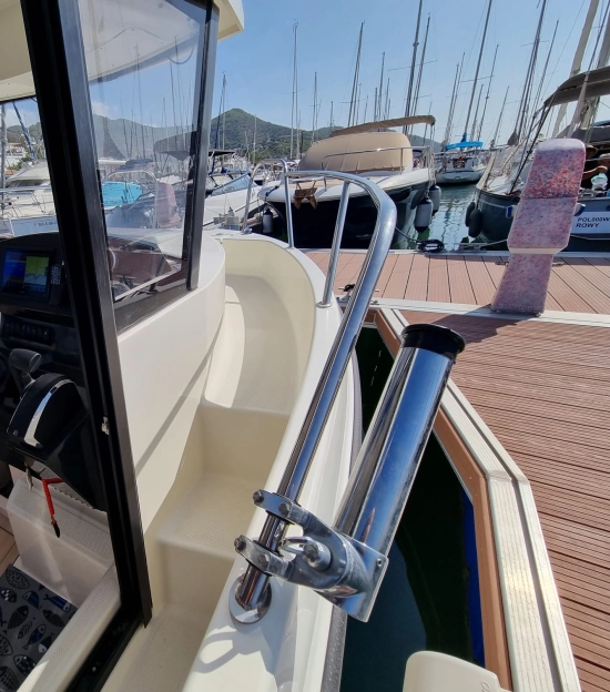 Quicksilver Pilothouse CAPTUR 705  SMART gebraucht zum verkauf