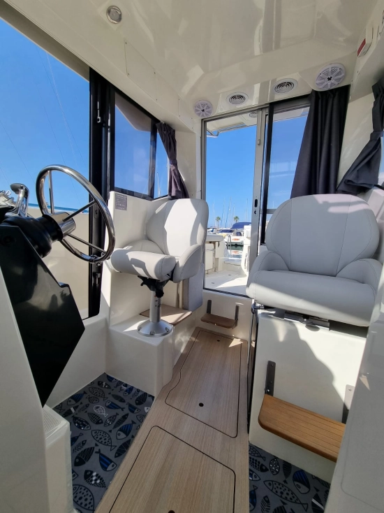 Quicksilver Pilothouse CAPTUR 705  SMART gebraucht zum verkauf