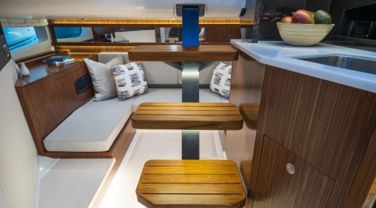 Sea Ray Sundancer 370 brand new for sale