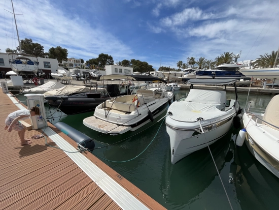 Bayliner Avanti 8 preowned for sale