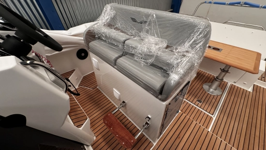 Beneteau Flyer 9 Sundeck brand new for sale