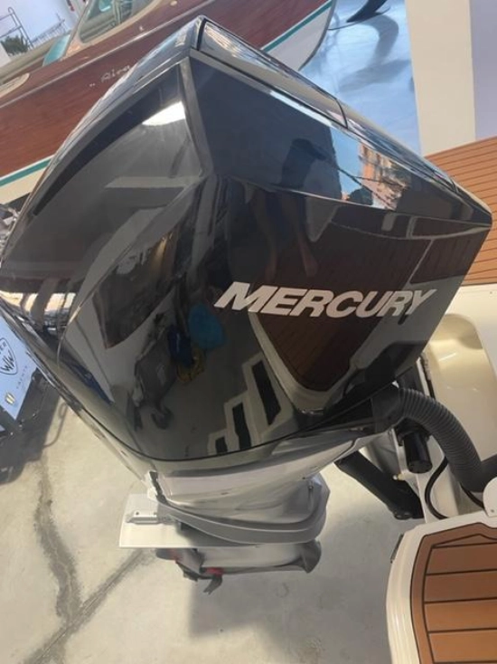 Sea Ray SDX 250 Outboard preowned for sale