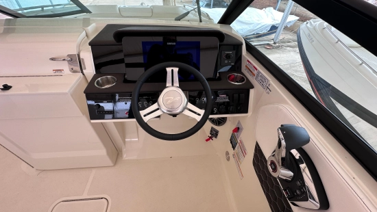 Sea Ray SDX 250 brand new for sale