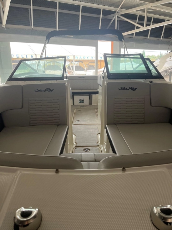 Sea Ray SPX 230 brand new for sale