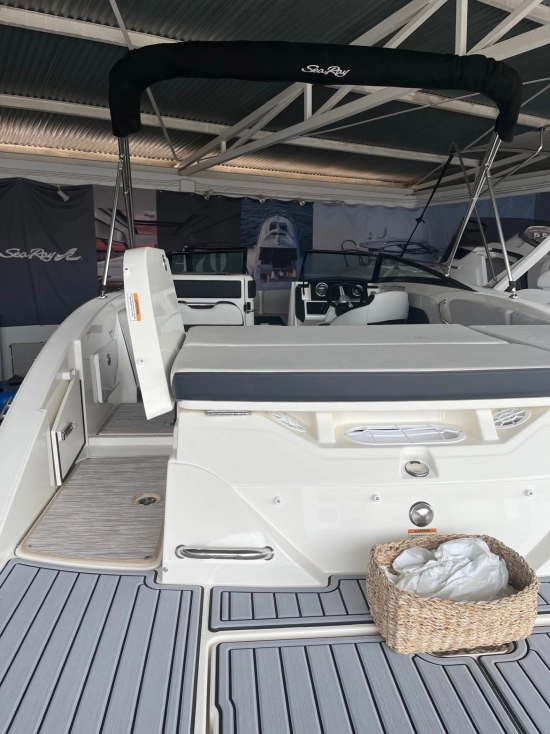 Sea Ray SPX 230 brand new for sale