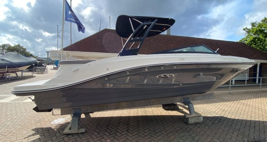 Sea Ray SPX 230 brand new for sale