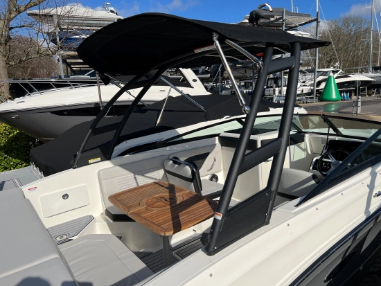 Sea Ray SPX 230 brand new for sale