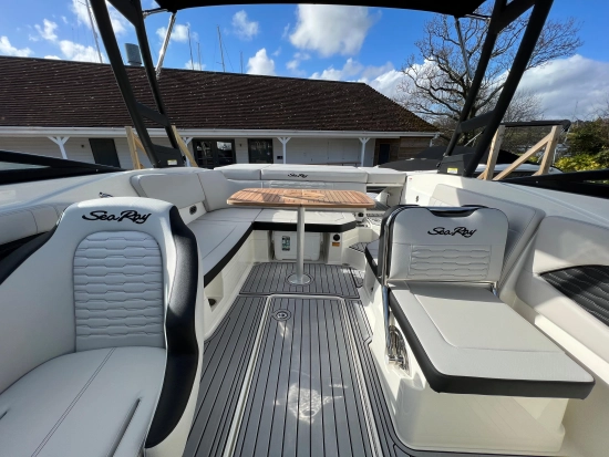 Sea Ray SPX 230 brand new for sale