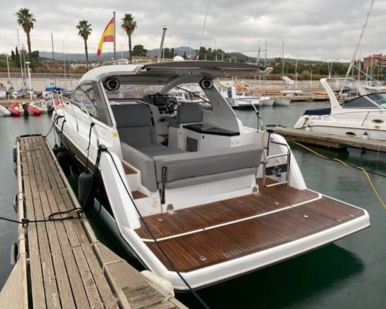 Sealine S330 preowned for sale