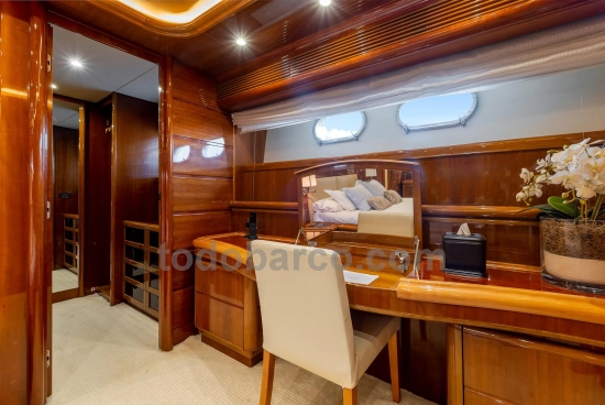 Ferretti Custom Line 94 d’occasion à vendre