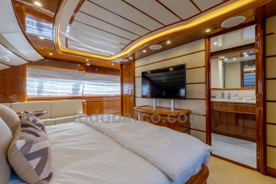 Ferretti Custom Line 94 d’occasion à vendre