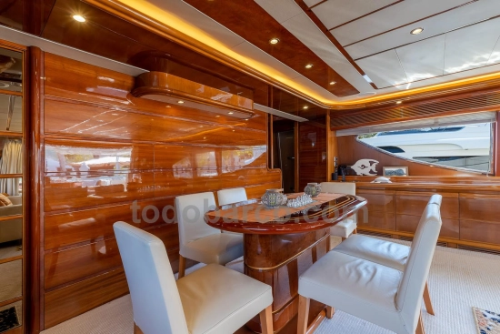 Ferretti Custom Line 94 d’occasion à vendre