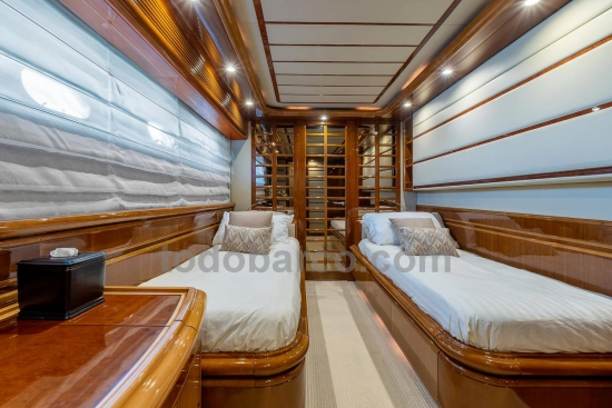 Ferretti Custom Line 94 d’occasion à vendre