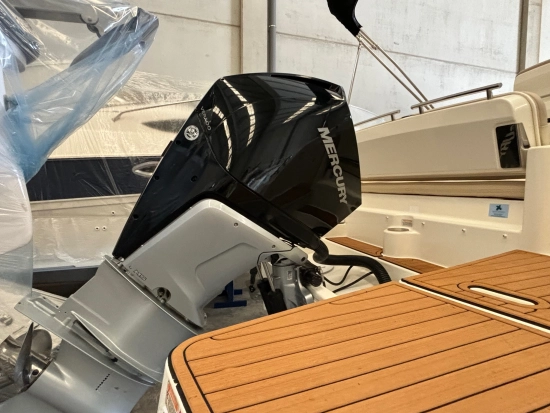 Quicksilver Sundeck 875 preowned for sale