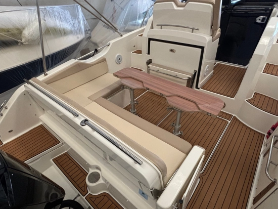 Quicksilver Sundeck 875 preowned for sale