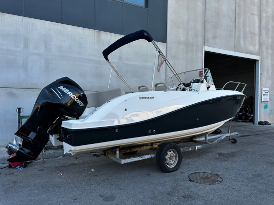 Quicksilver Activ 675 Sundeek preowned for sale