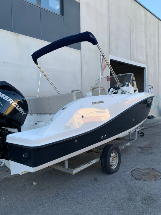 Quicksilver Activ 675 Sundeek preowned for sale