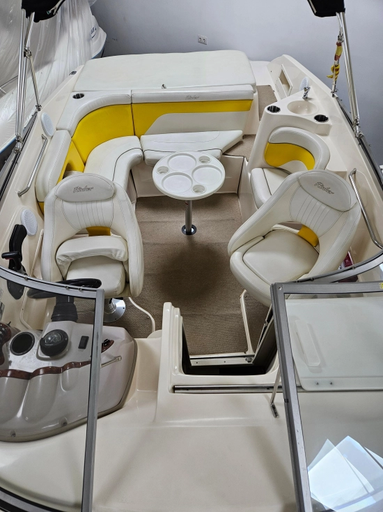 Rinker Captiva 232  CUDDY preowned for sale