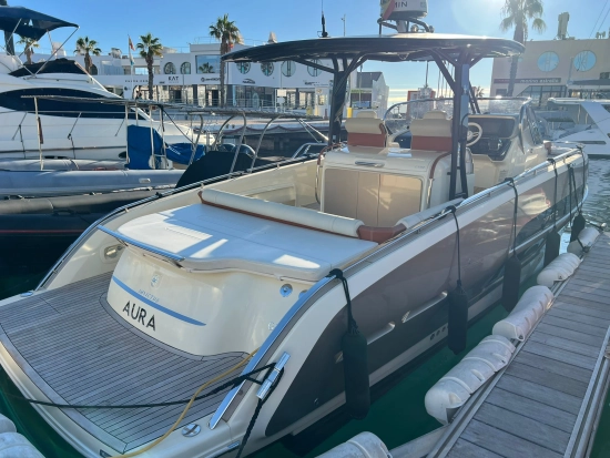 Invictus Yacht 320 GT d’occasion à vendre