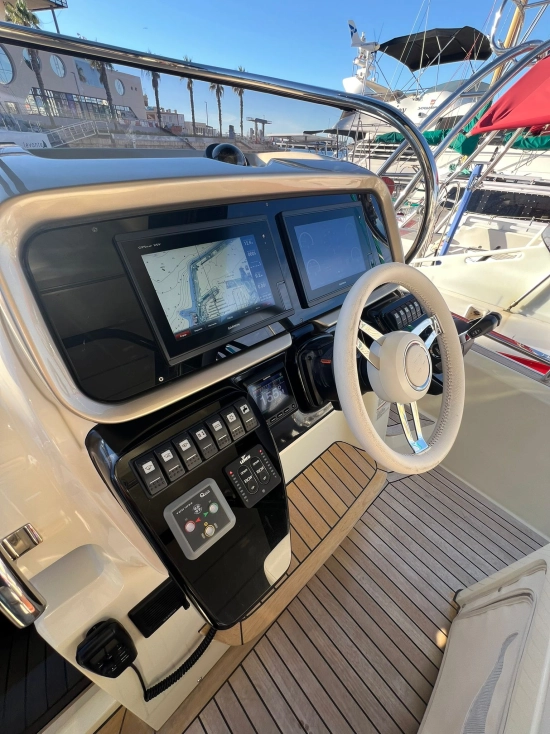 Invictus Yacht 320 GT d’occasion à vendre