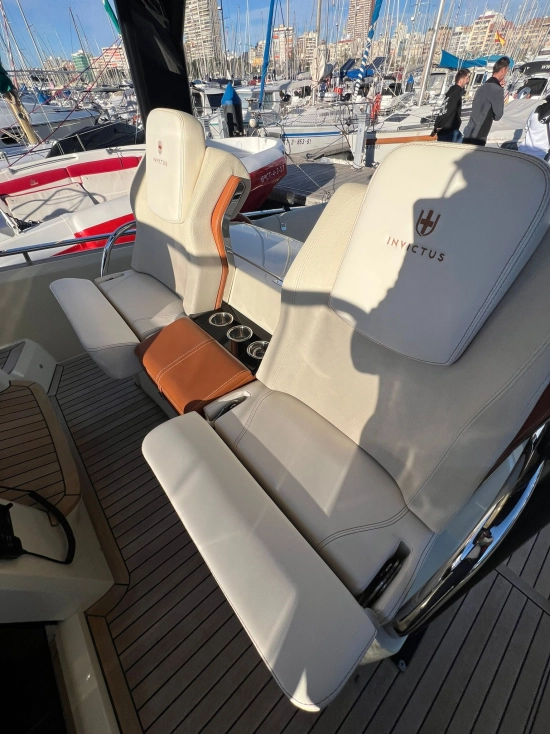 Invictus Yacht 320 GT d’occasion à vendre