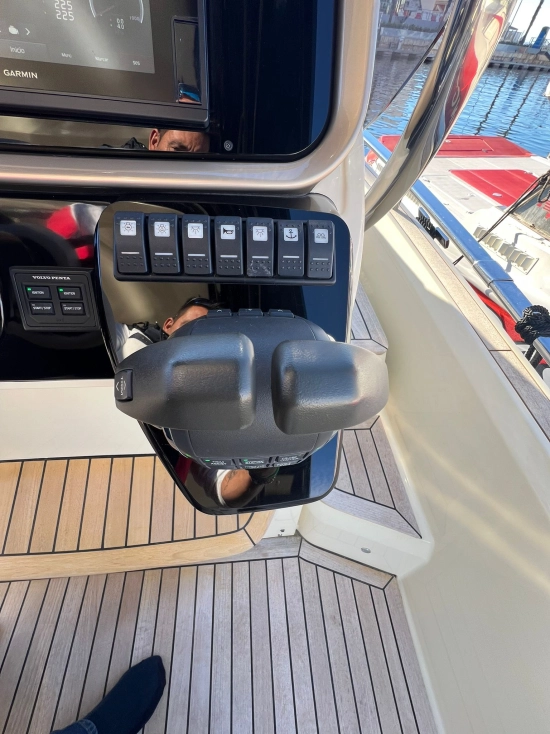 Invictus Yacht 320 GT d’occasion à vendre