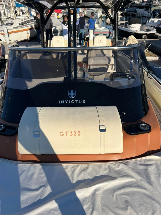 Invictus Yacht 320 GT d’occasion à vendre