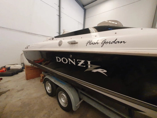 Donzi Marine 27 ZR preowned for sale