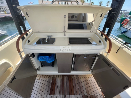 Invictus Yacht 320 GT preowned for sale