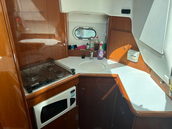 Jeanneau Prestige 32 preowned for sale