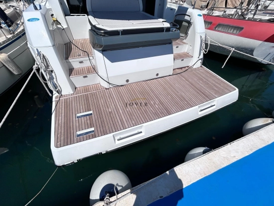 Jeanneau Leader 46 preowned for sale