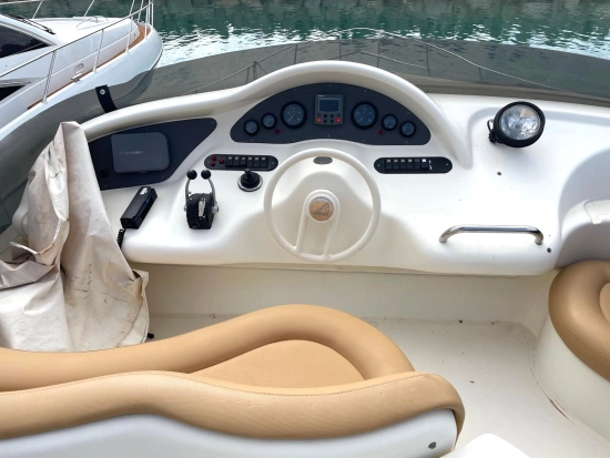 Azimut 46 preowned for sale