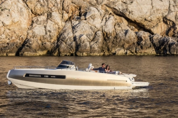 Invictus Yacht GT 280 brand new for sale