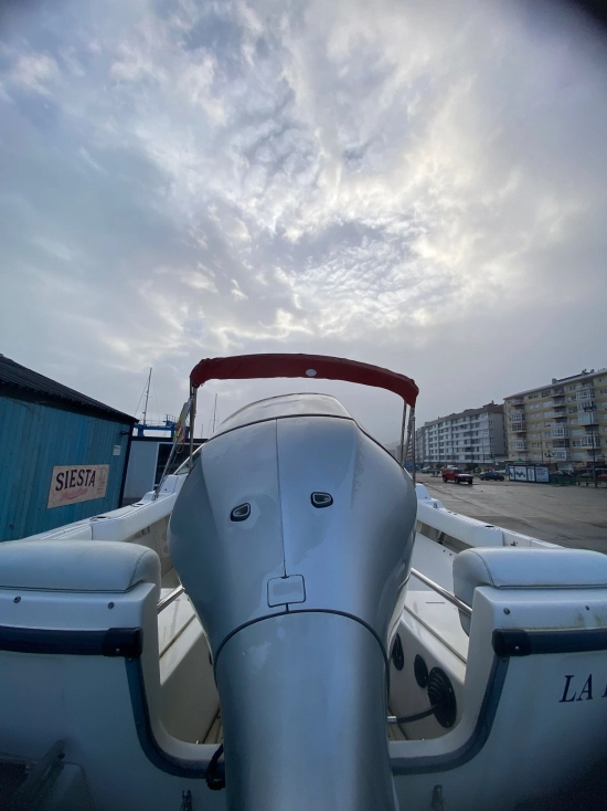 Boston Whaler Ventura 20 preowned for sale