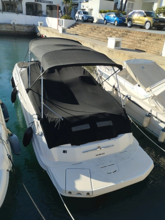 Sea Ray Sundeck 260 preowned for sale