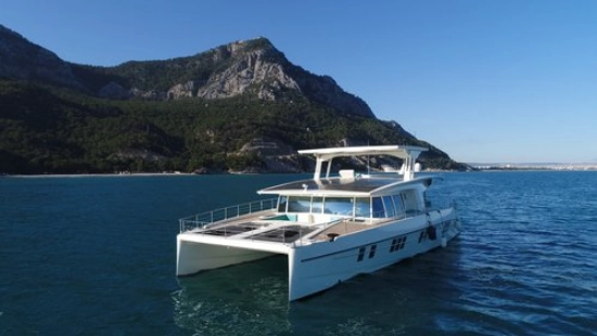 SERENITY Yachts SERENITY 64 Hybrid SOLAR ELECTRIC POWERCAT gebraucht zum verkauf