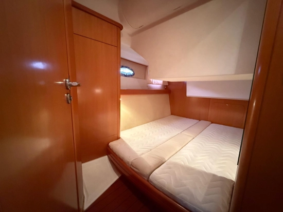 Beneteau Antares 12 Fly preowned for sale