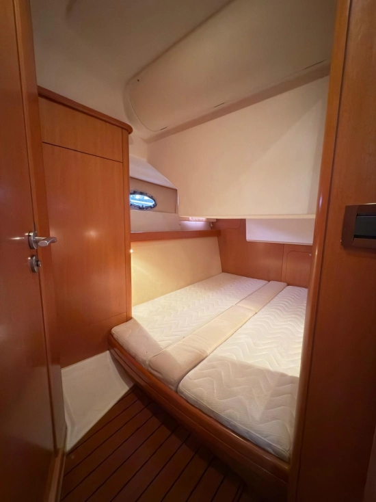 Beneteau Antares 12 Fly preowned for sale