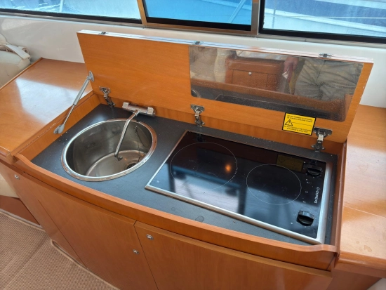 Beneteau Antares 12 Fly preowned for sale