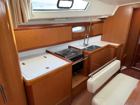 Beneteau Oceanis 43 preowned for sale