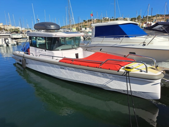 Axopar 28 Cabin preowned for sale