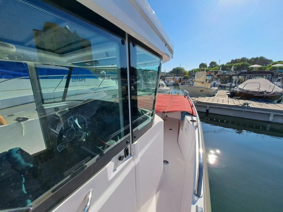 Axopar 28 Cabin preowned for sale