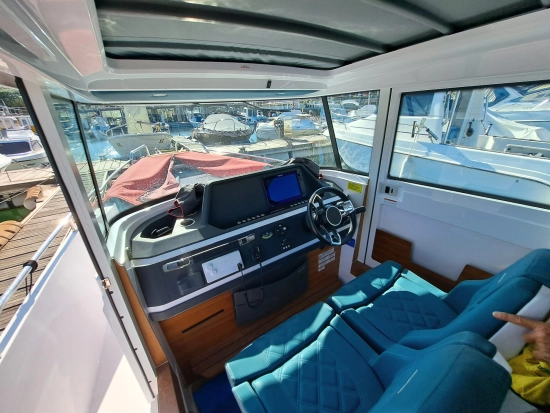 Axopar 28 Cabin preowned for sale