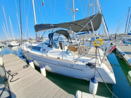 Beneteau Oceanis 37 preowned for sale